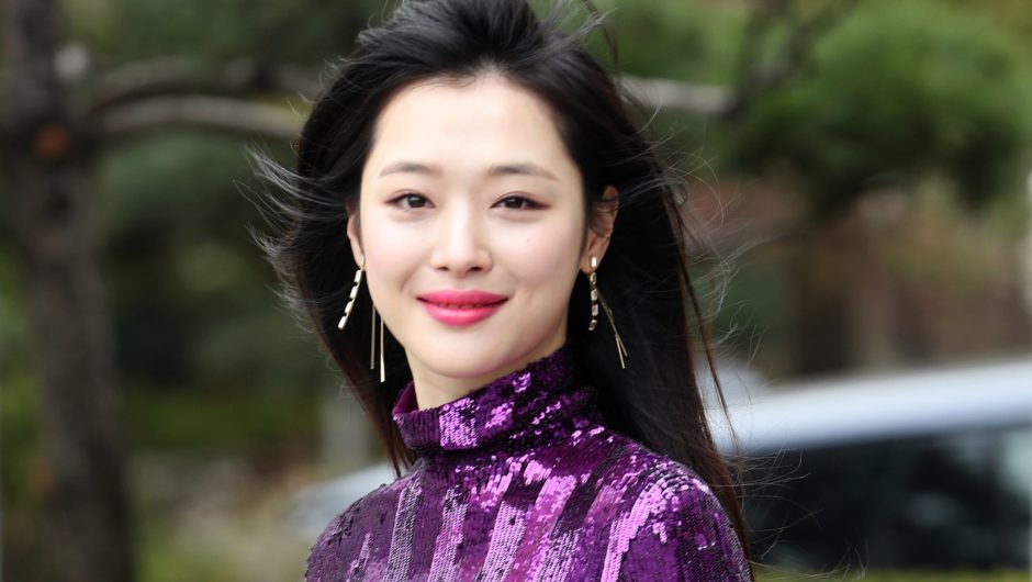 http://www.alpspitzetagebuch.com/wp-content/uploads/2019/10/Sulli-leaves-behind-15-year-entertainment-career.jpg